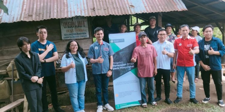 Luar Biasa! Polimdo Bekali Petani Desa Pangu, Pemasaran Menggunakan Gedget
