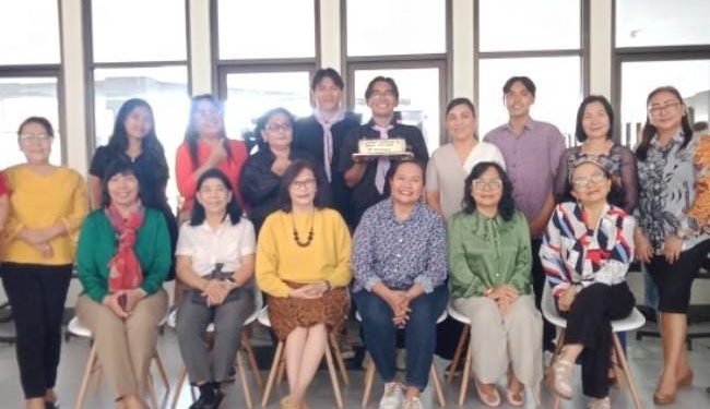 Himaju Pariwisata POLIMDO Rayakan HUT Ke 25, Direktur Dra Maryke Alelo MBA Apresiasi Himaju Yang Semakin Kreatif