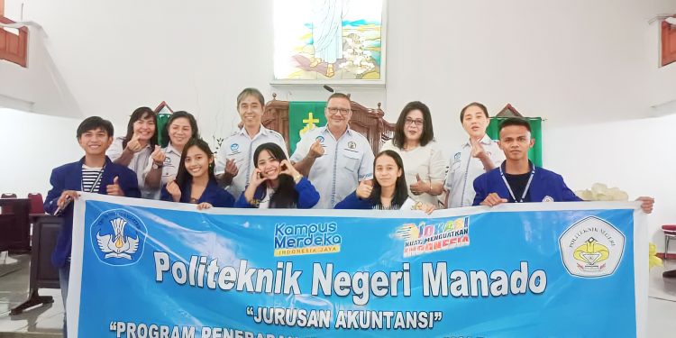 Polimdo Latih Cara Desain Laporan Keuangan UMKM di Jemaat Viadolorosa Kairagi Dua