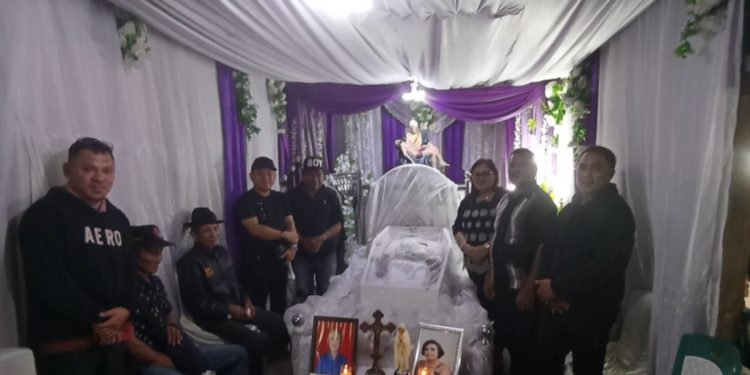 Vonny Adel Rumimpunu Melayat Ke Rumah Duka Almarhumah Leidy Deisy Solar