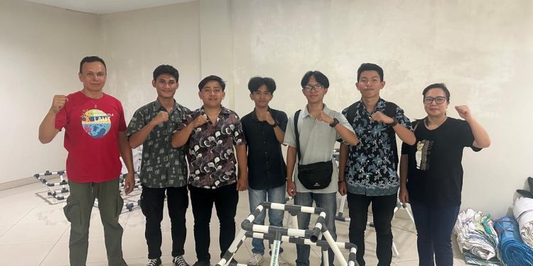 Mahasiswa Polimdo dan BPSPL Bersinergi dalam Transplantasi Karang di Desa Bahoi