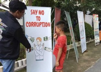 Anak 9 Tahun Antusias Hadiri Pameran Anti Korupsi di Politeknik Negeri Manado