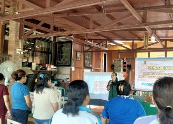Politeknik Negeri Manado Bekali Ibu-Ibu Penjual Kue di Desa Kolongan dengan Pengetahuan Bisnis dan Pemasaran Digital