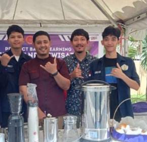 PBL Expo Polimdo: Mahasiswa Pariwisata Tawarkan Inovasi di Caffe Polimdo