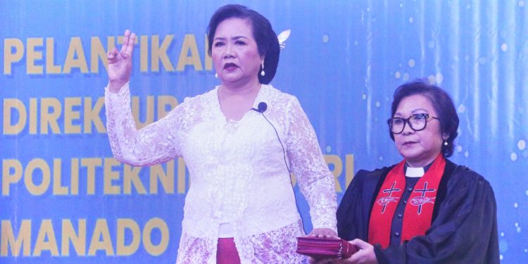 Kado Spesial di Hari Ulang Tahun, Dra. Maryke Alelo MBA Resmi Dilantik sebagai Direktur Politeknik Negeri Manado