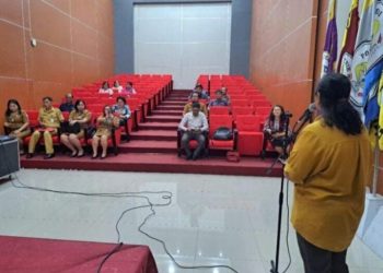 Direktur Dra Maryke Alelo MBA Buka Polimart Politeknik Negeri Manado Laksanakan RAT di Gedung GKT