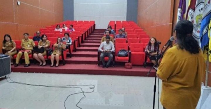 Direktur Dra Maryke Alelo MBA Buka Polimart Politeknik Negeri Manado Laksanakan RAT di Gedung GKT