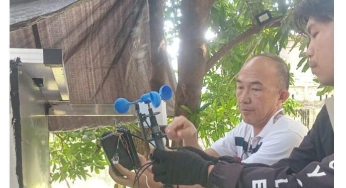 Polimdo dan Mitra Pasang Alat Monitoring di Desa Bahoi, Dukung Konservasi dan Wisata Bahari Berkelanjutan