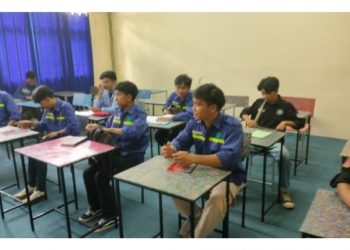 Inovasi Dosen dan Mahasiswa Polimdo: Sampah Plastik Disulap Jadi Meja dan Kursi, Raih Juara 2 International PBL Expo 2025