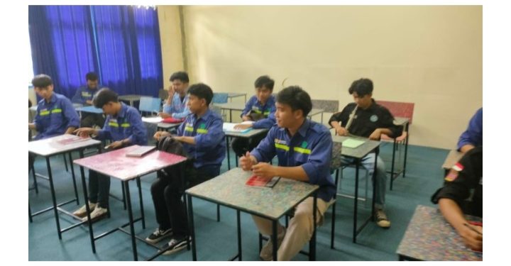 Inovasi Dosen dan Mahasiswa Polimdo: Sampah Plastik Disulap Jadi Meja dan Kursi, Raih Juara 2 International PBL Expo 2025